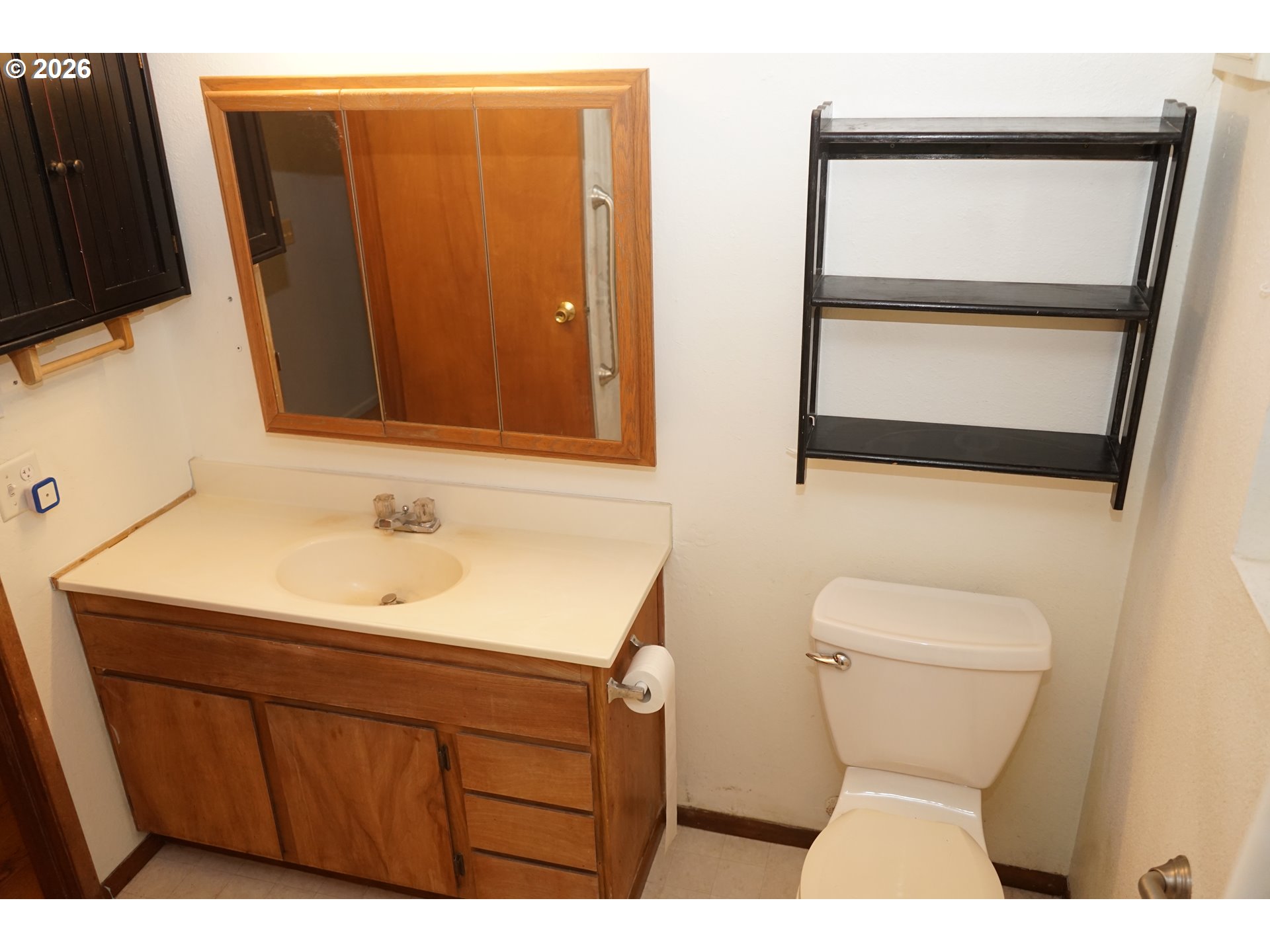 802 54th Place Springfield, OR 97478 - Photo 17 of 27 a bathroom with a sink a toilet and a mirror