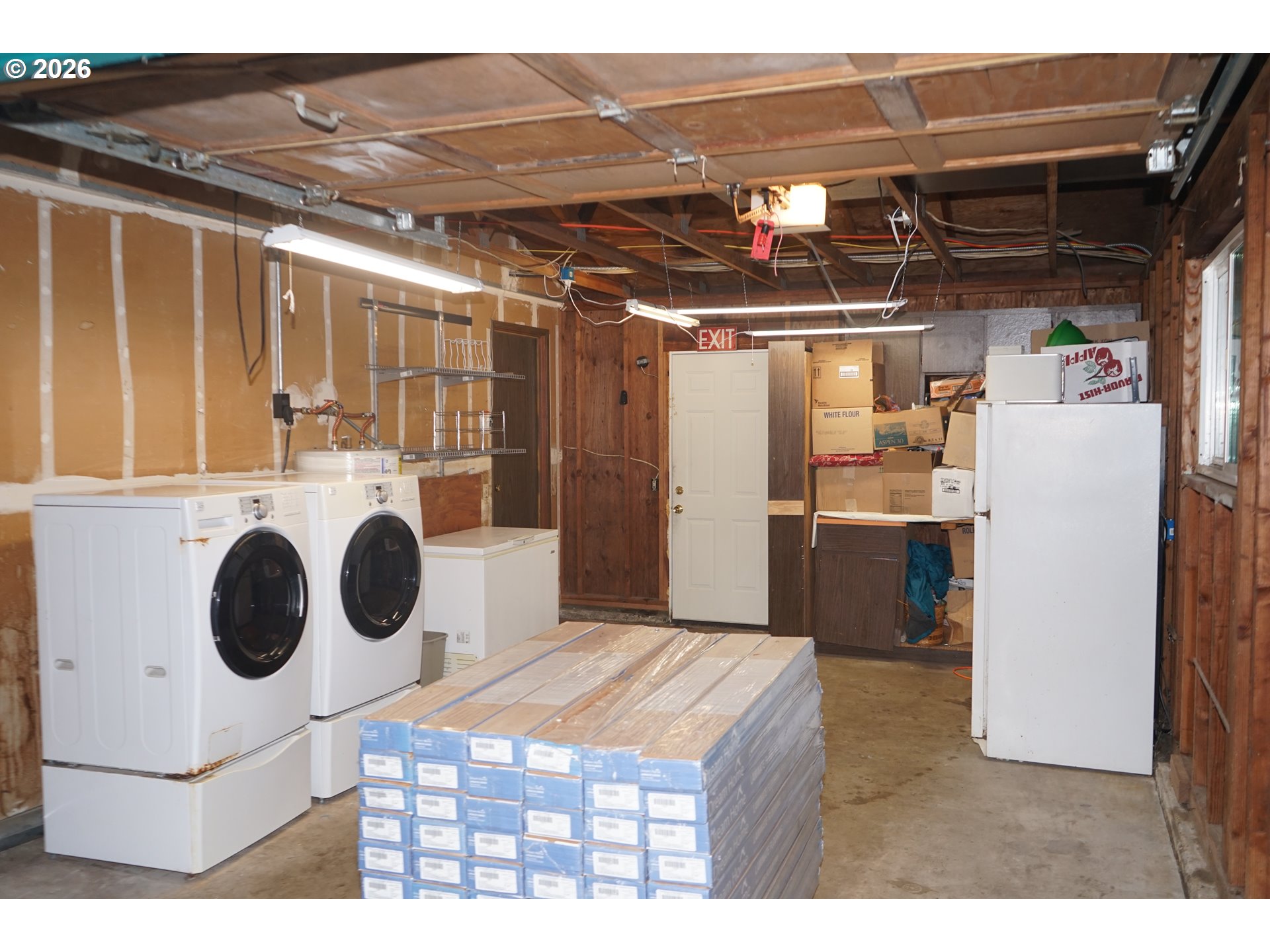 802 54th Place Springfield, OR 97478 - Photo 26 of 27 a utility room with dryer and washer