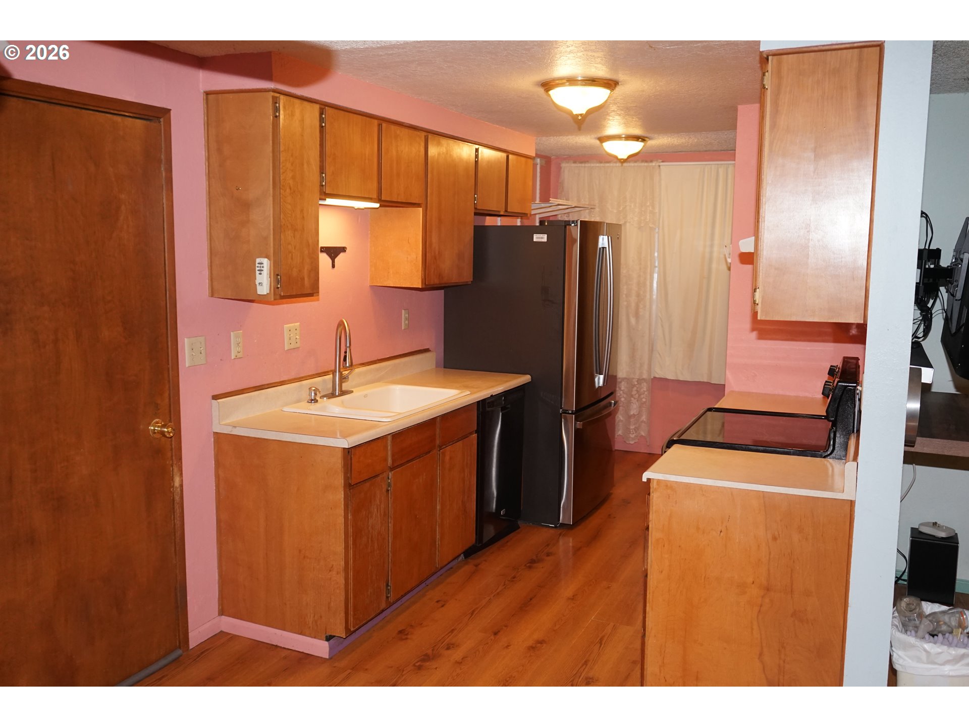802 54th Place Springfield, OR 97478 - Photo 5 of 27 a bathroom with a sink and a mirror