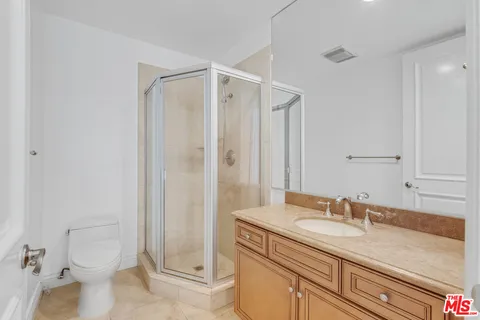 $9,500 | 132 South Maple Drive, Unit 201, Beverly Hills, CA 90212