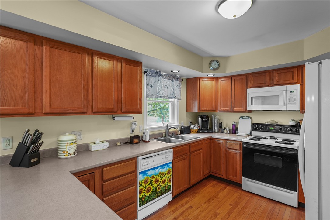 1037 Main Road Tiverton, RI 02878 - Photo 16 of 33