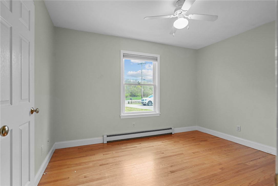 1037 Main Road Tiverton, RI 02878 - Photo 20 of 33