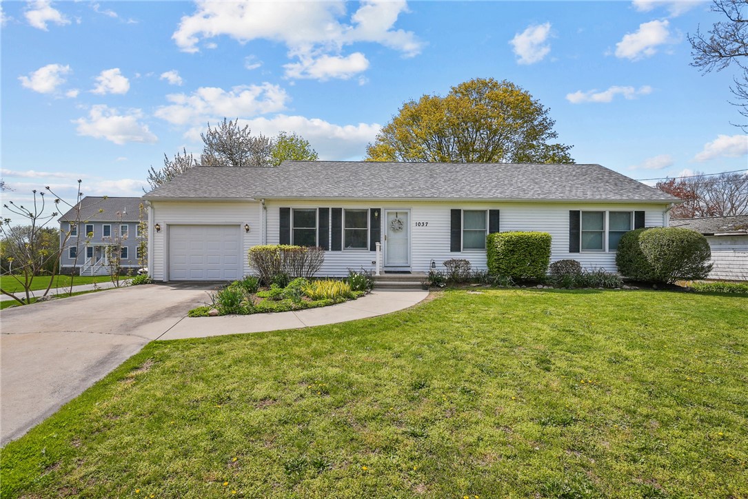 1037 Main Road Tiverton, RI 02878 - Photo 2 of 33