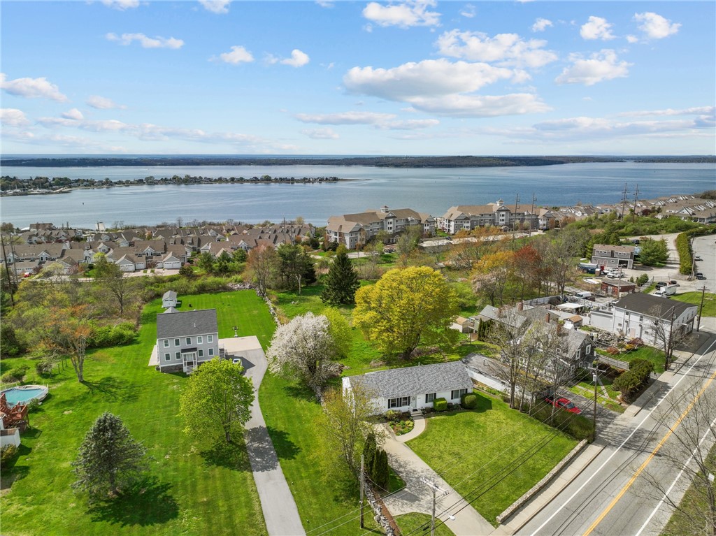 1037 Main Road Tiverton, RI 02878 - Photo 3 of 33