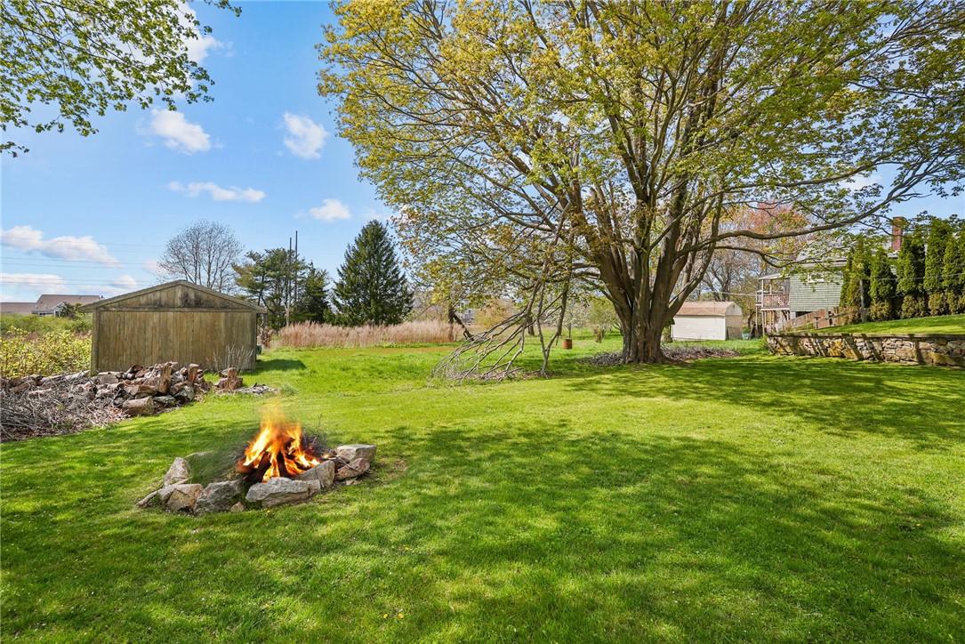 1037 Main Road Tiverton, RI 02878 - Photo 5 of 33