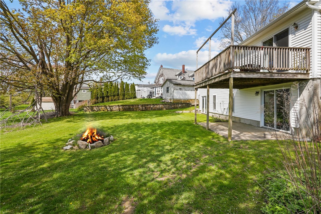 1037 Main Road Tiverton, RI 02878 - Photo 8 of 33