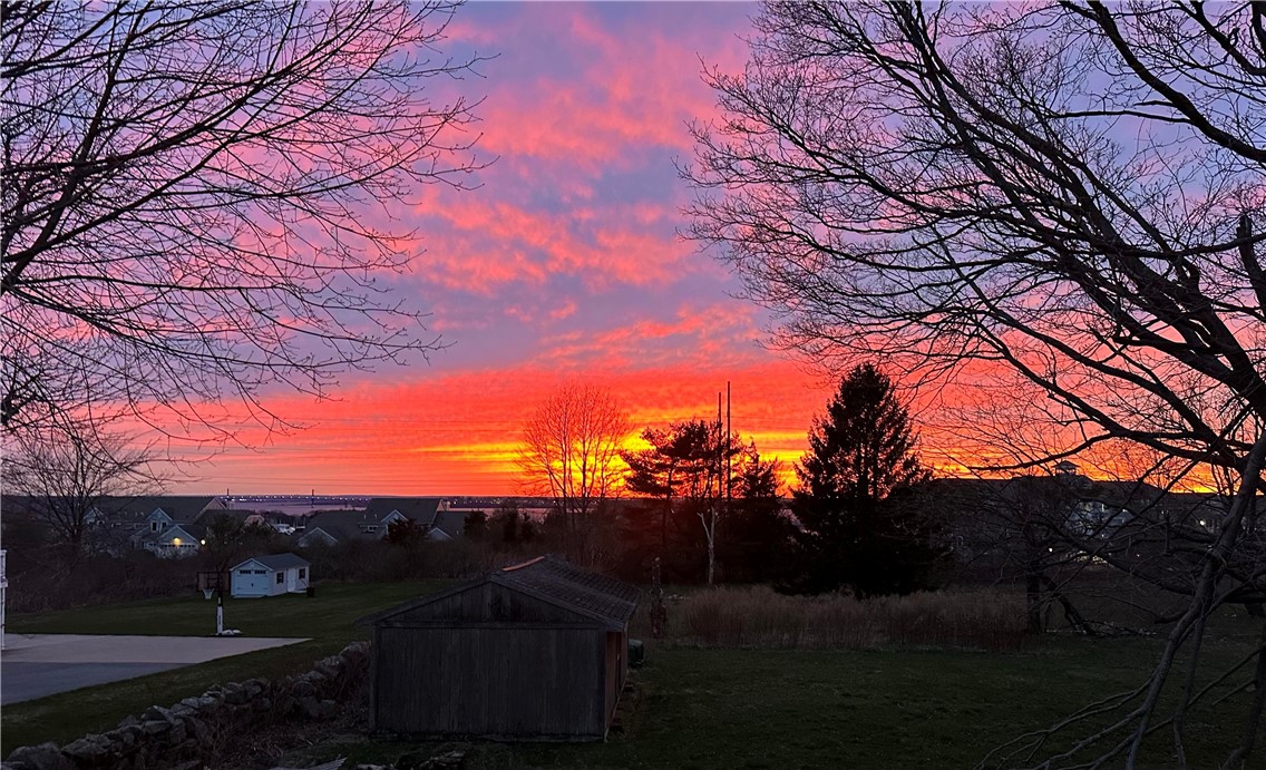 1037 Main Road Tiverton, RI 02878 - Photo 9 of 33