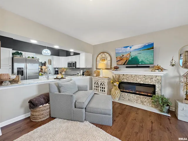 $339,900 | 400 Harbor Pointe Drive, East Peoria, IL 61611