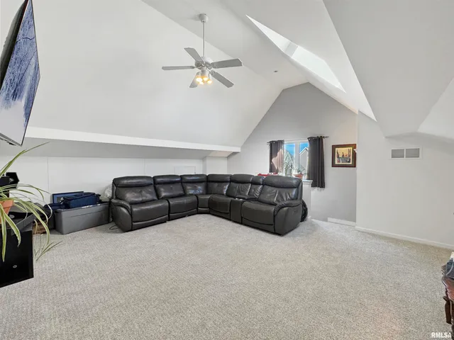 $339,900 | 400 Harbor Pointe Drive, East Peoria, IL 61611