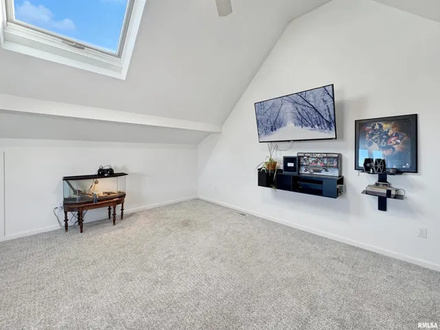 $339,900 | 400 Harbor Pointe Drive, East Peoria, IL 61611