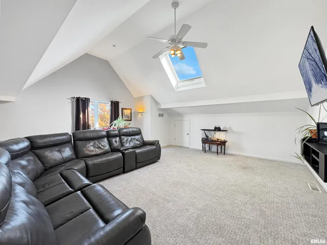 $339,900 | 400 Harbor Pointe Drive, East Peoria, IL 61611