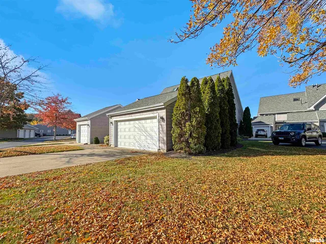 $339,900 | 400 Harbor Pointe Drive, East Peoria, IL 61611