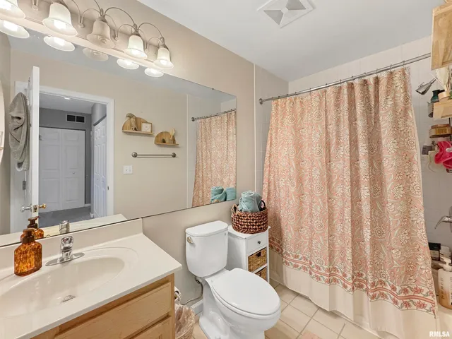 $339,900 | 400 Harbor Pointe Drive, East Peoria, IL 61611