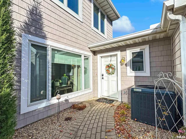 $339,900 | 400 Harbor Pointe Drive, East Peoria, IL 61611