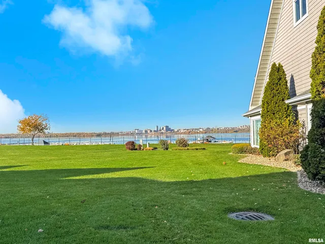 $339,900 | 400 Harbor Pointe Drive, East Peoria, IL 61611