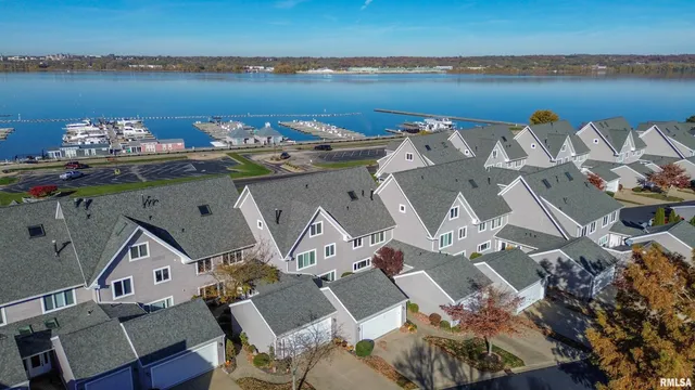 $339,900 | 400 Harbor Pointe Drive, East Peoria, IL 61611