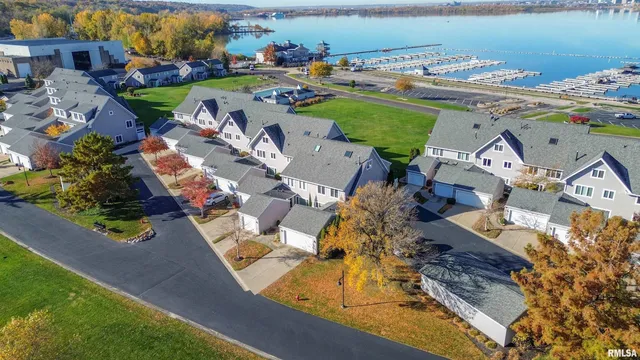 $339,900 | 400 Harbor Pointe Drive, East Peoria, IL 61611