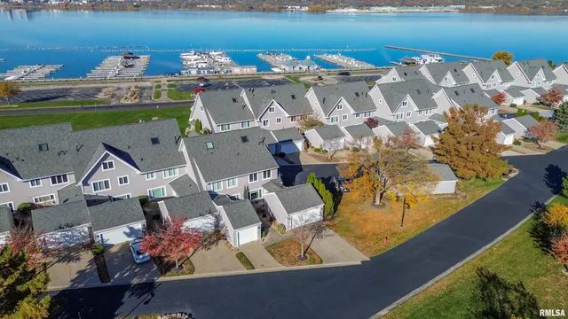 $339,900 | 400 Harbor Pointe Drive, East Peoria, IL 61611