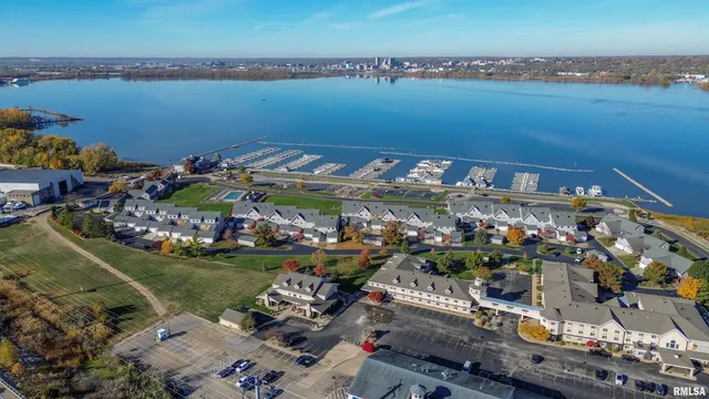 $339,900 | 400 Harbor Pointe Drive, East Peoria, IL 61611