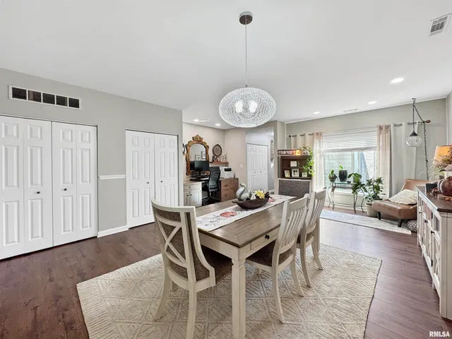 $339,900 | 400 Harbor Pointe Drive, East Peoria, IL 61611