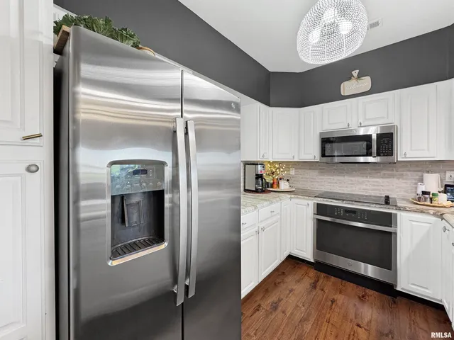 $339,900 | 400 Harbor Pointe Drive, East Peoria, IL 61611