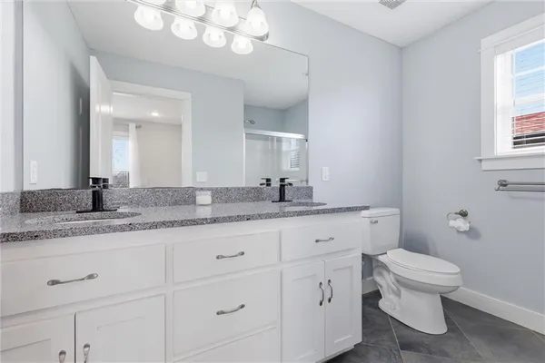 $399,000 | 3733 South Thompson Circle, Kansas City, KS 66103