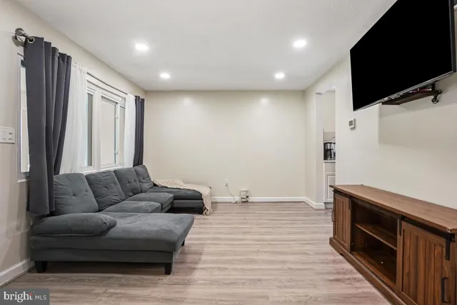 $295,000 | 32 1st Avenue, Glen Burnie, MD 21060