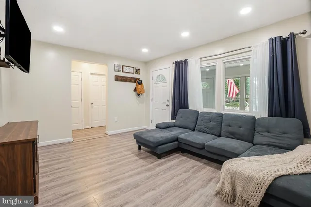 $295,000 | 32 1st Avenue, Glen Burnie, MD 21060