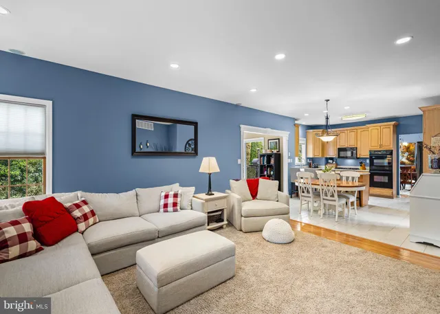a view of a livingroom with furniture and a ceiling fan