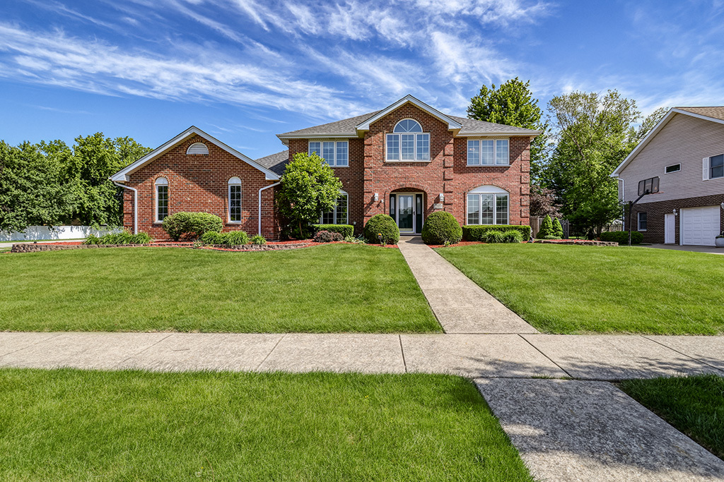 705 Ridgefield Road New Lenox, IL 60451 - Photo 1 of 35