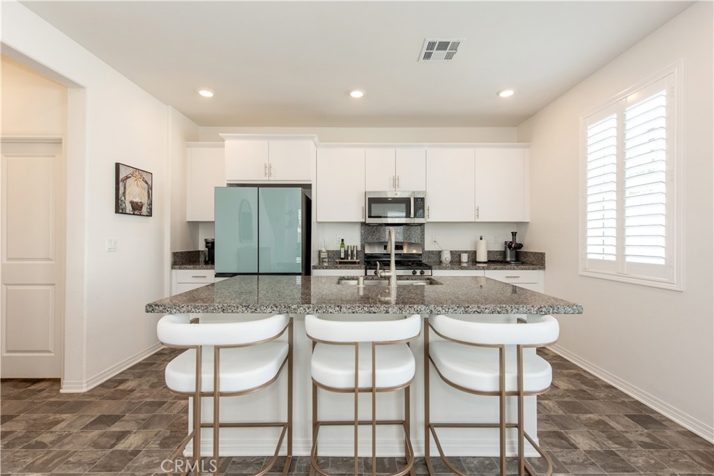 2512 Powell Drive Rialto, CA 92377 - Photo 7 of 24