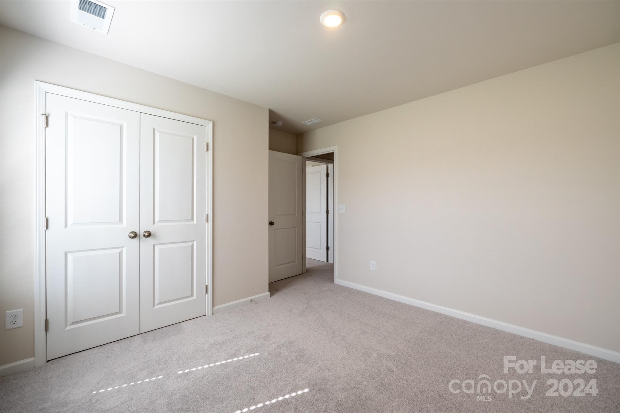 15307 Lake Ridge Road Charlotte, NC 28278 - Photo 26 of 33 a view of an empty room