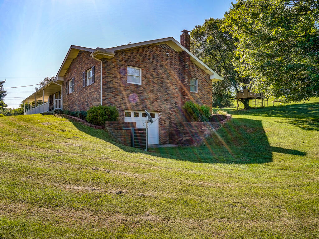 685 Weaver Branch Road Bluff City, TN 37618 - Photo 4 of 57 685 Weaver Branch MLS01504