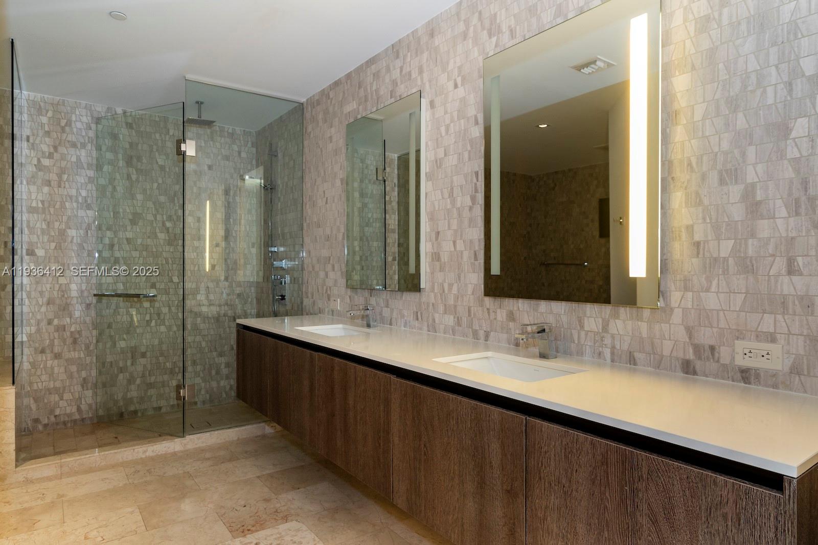 68 Southeast 6th Street, Unit 2010 Miami, FL 33131 - Photo 22 of 30