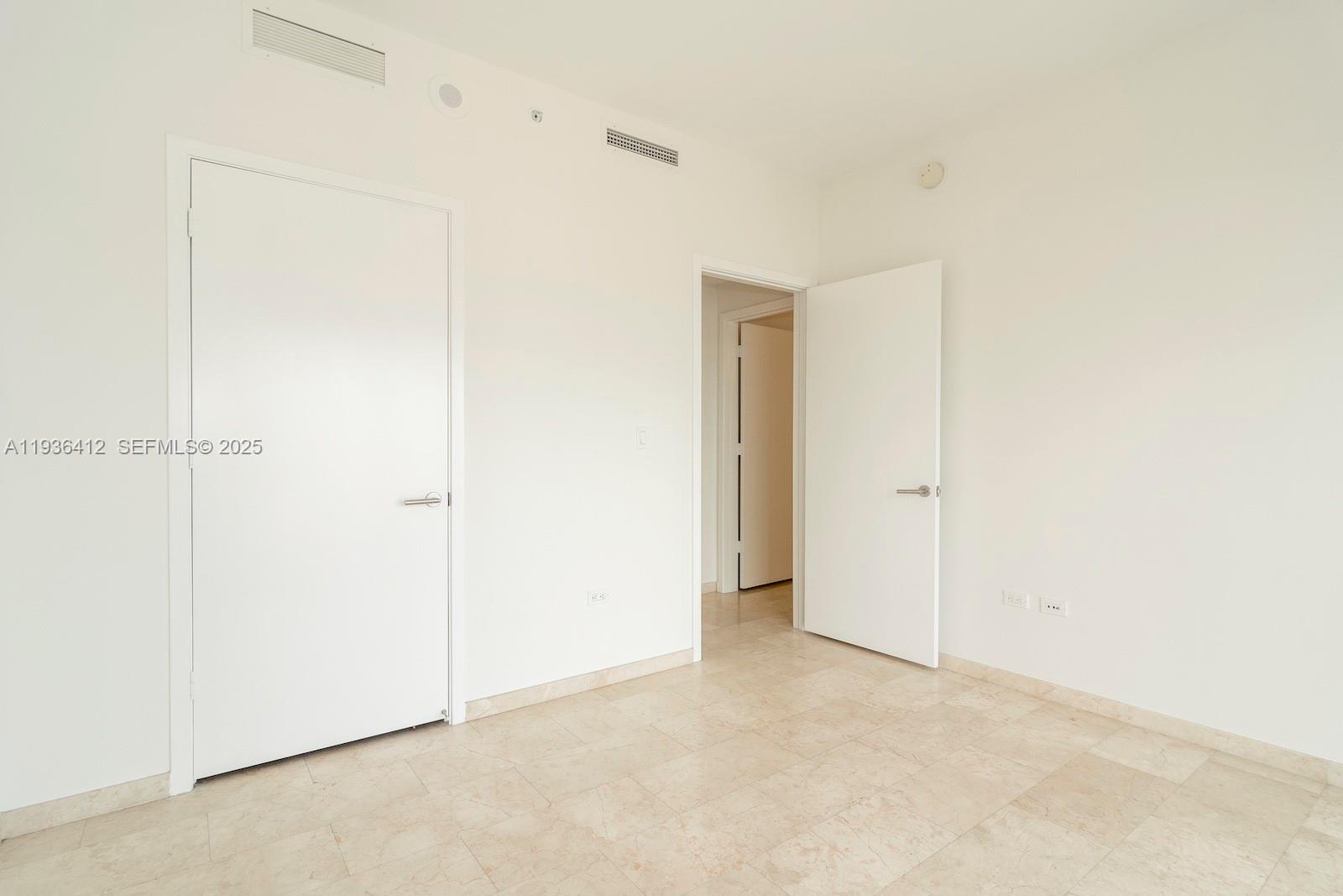 68 Southeast 6th Street, Unit 2010 Miami, FL 33131 - Photo 27 of 30