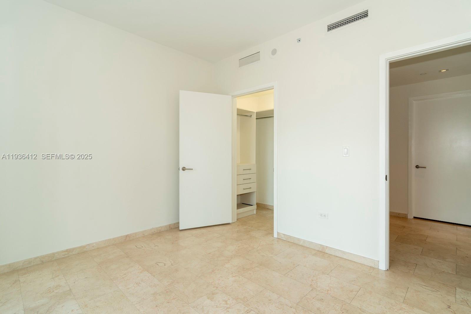 68 Southeast 6th Street, Unit 2010 Miami, FL 33131 - Photo 28 of 30
