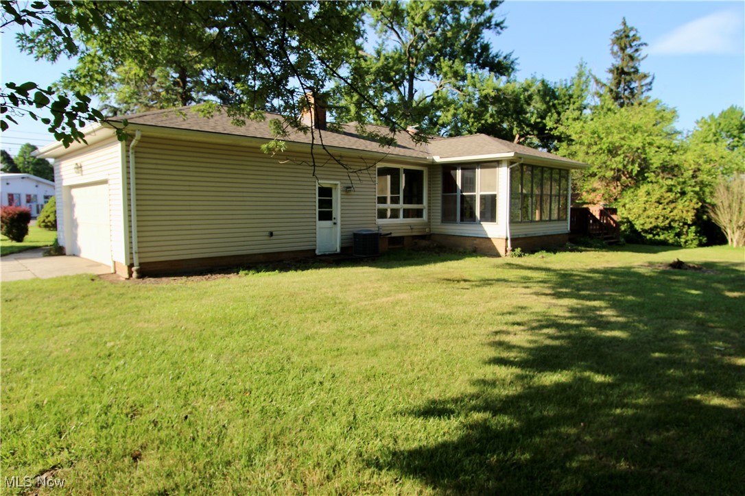 22420 Mastick Road Cleveland, OH 44126 - Photo 4 of 37