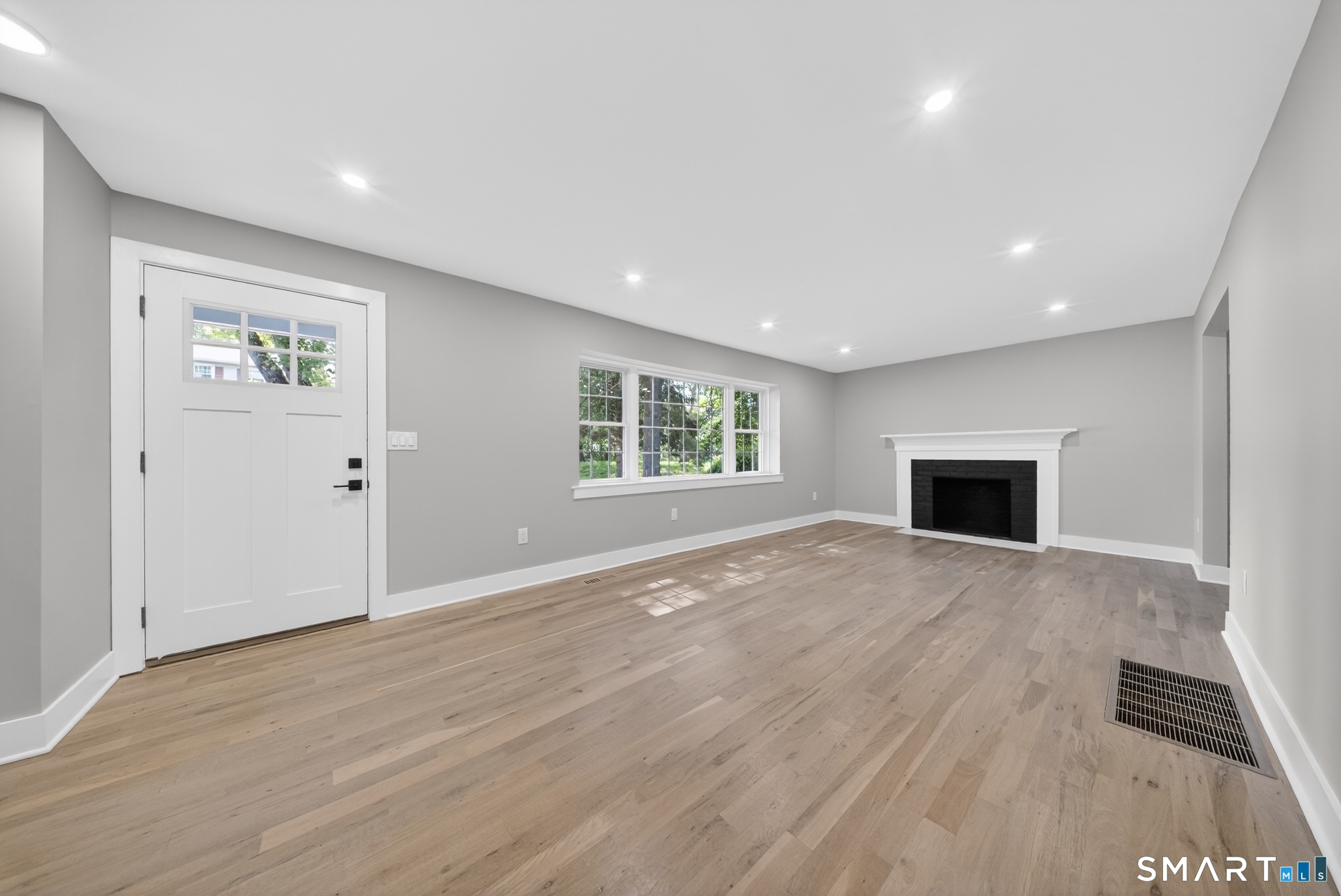 66 Adams Road Fairfield, CT 06824 - Photo 5 of 36