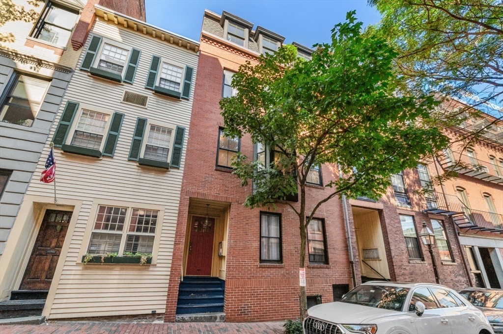 13 South Russell Street, Unit 2 Boston, MA 02114 - Photo 10 of 11