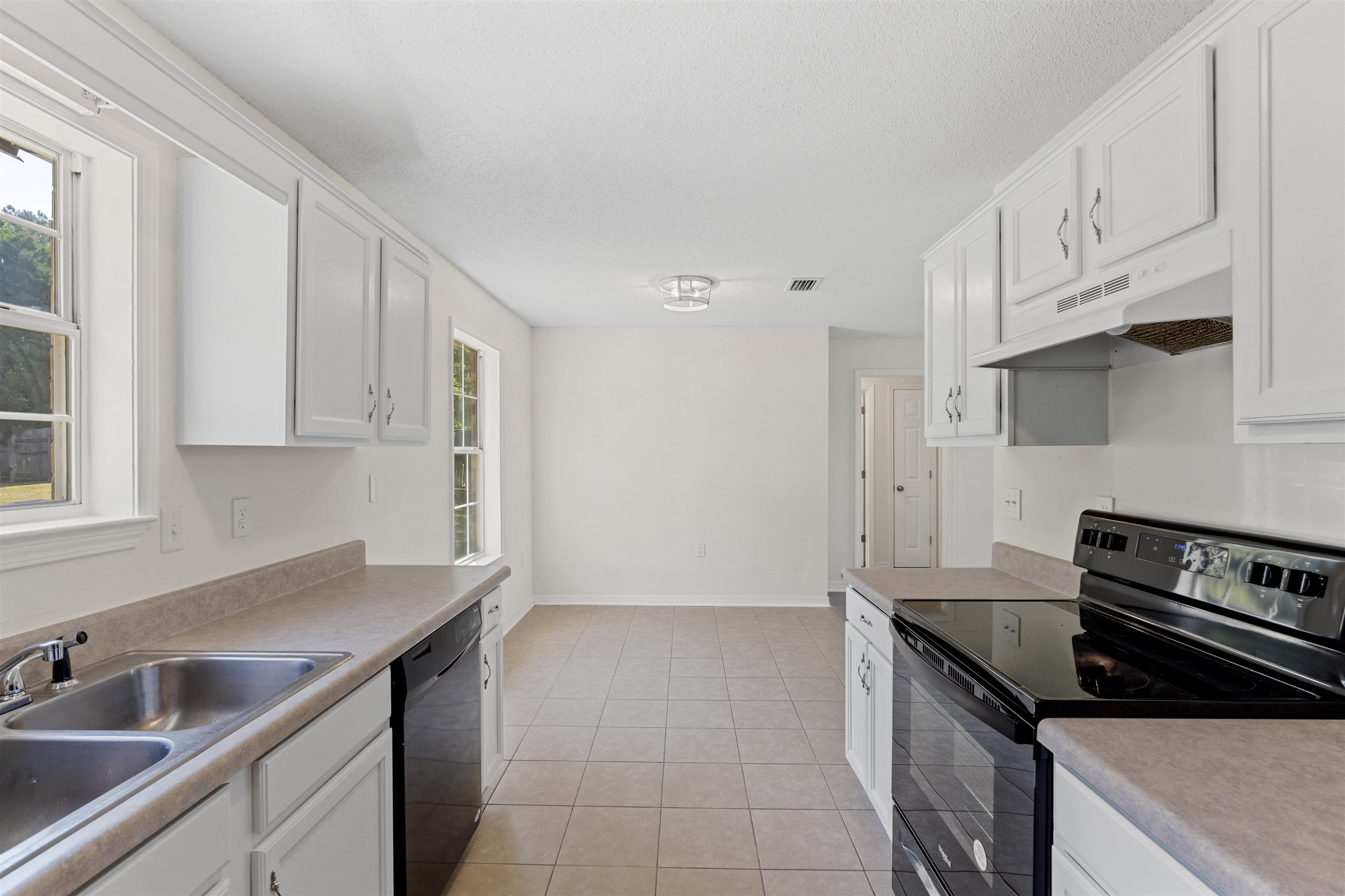 13220 Labradors Run Foley, AL 36535 - Photo 8 of 23