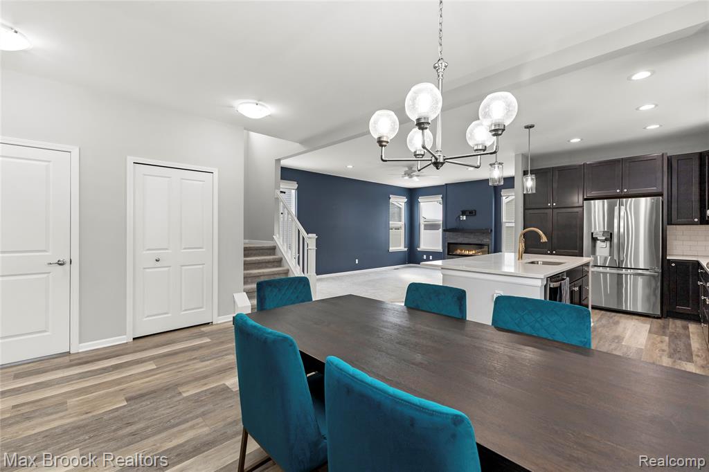 4211 Kent Road Royal Oak, MI 48073 - Photo 8 of 54