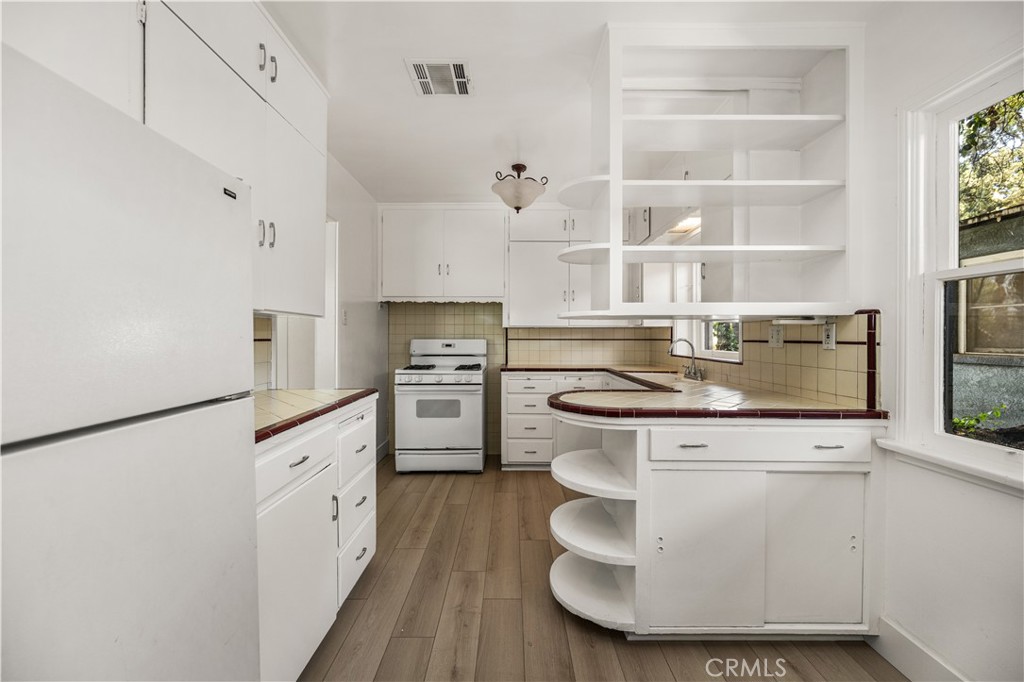 3980 Linwood Place Riverside, CA 92506 - Photo 16 of 41 full kitchen view