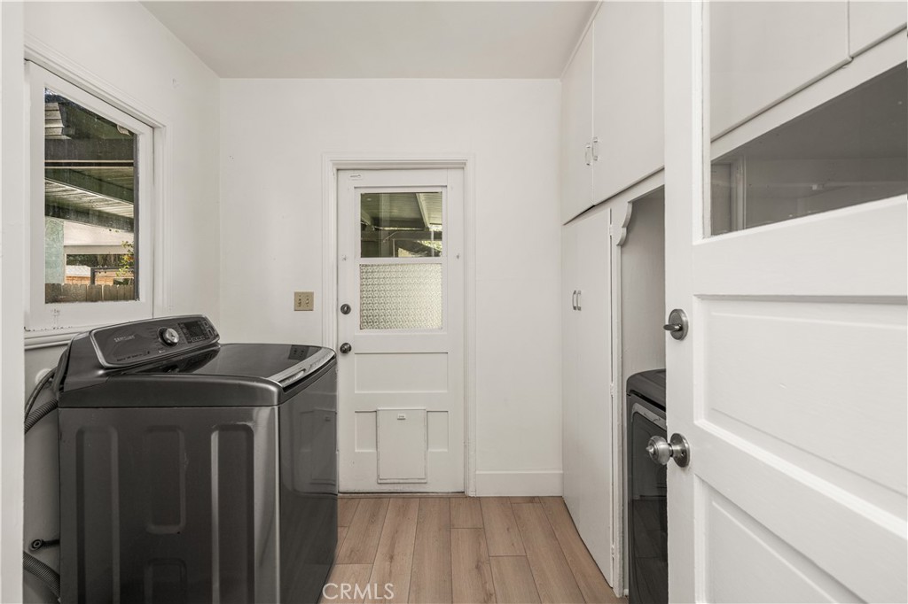 3980 Linwood Place Riverside, CA 92506 - Photo 19 of 41 individual laundry and pantry room
