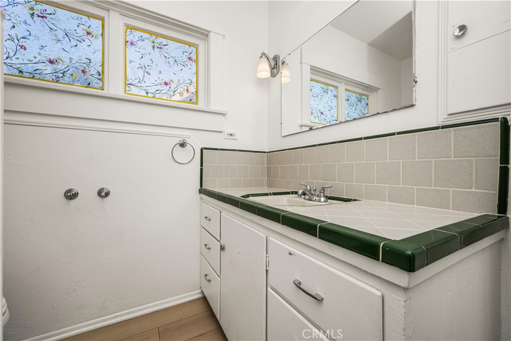 3980 Linwood Place Riverside, CA 92506 - Photo 24 of 41 bathroom # 2