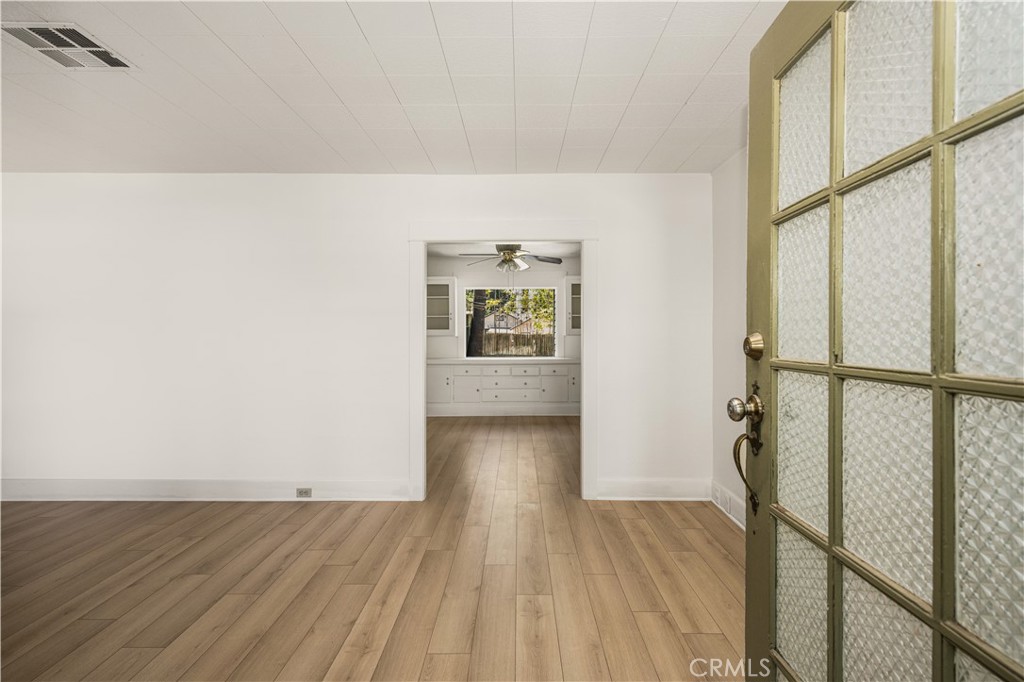 3980 Linwood Place Riverside, CA 92506 - Photo 3 of 41 Living Room Entrance