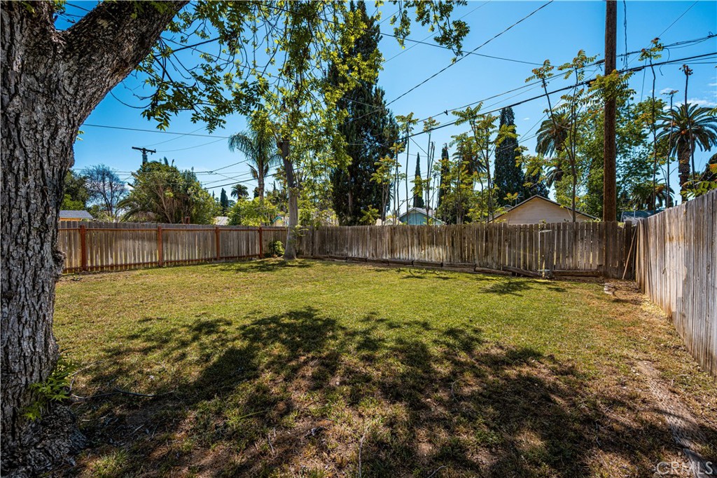 3980 Linwood Place Riverside, CA 92506 - Photo 34 of 41 open backyard