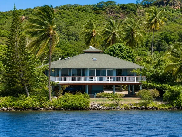 $899,000 | 2452 Kamehameha V Highway, Kaunakakai, HI 96748