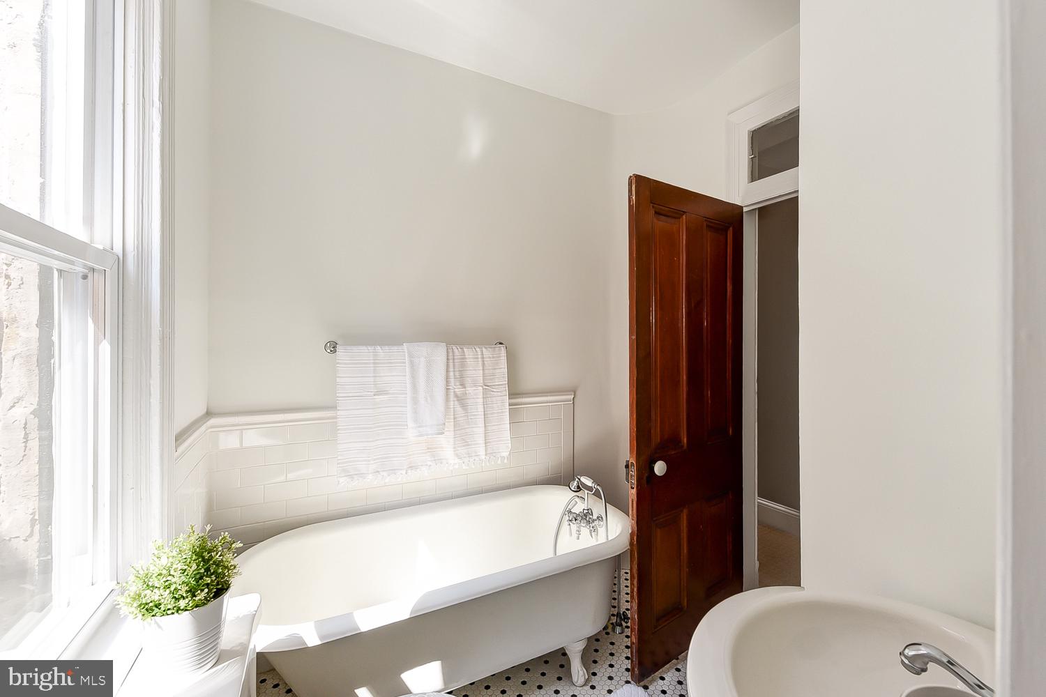 607 F Street Northeast Washington, DC 20002 - Photo 30 of 42 Gallery Image 30