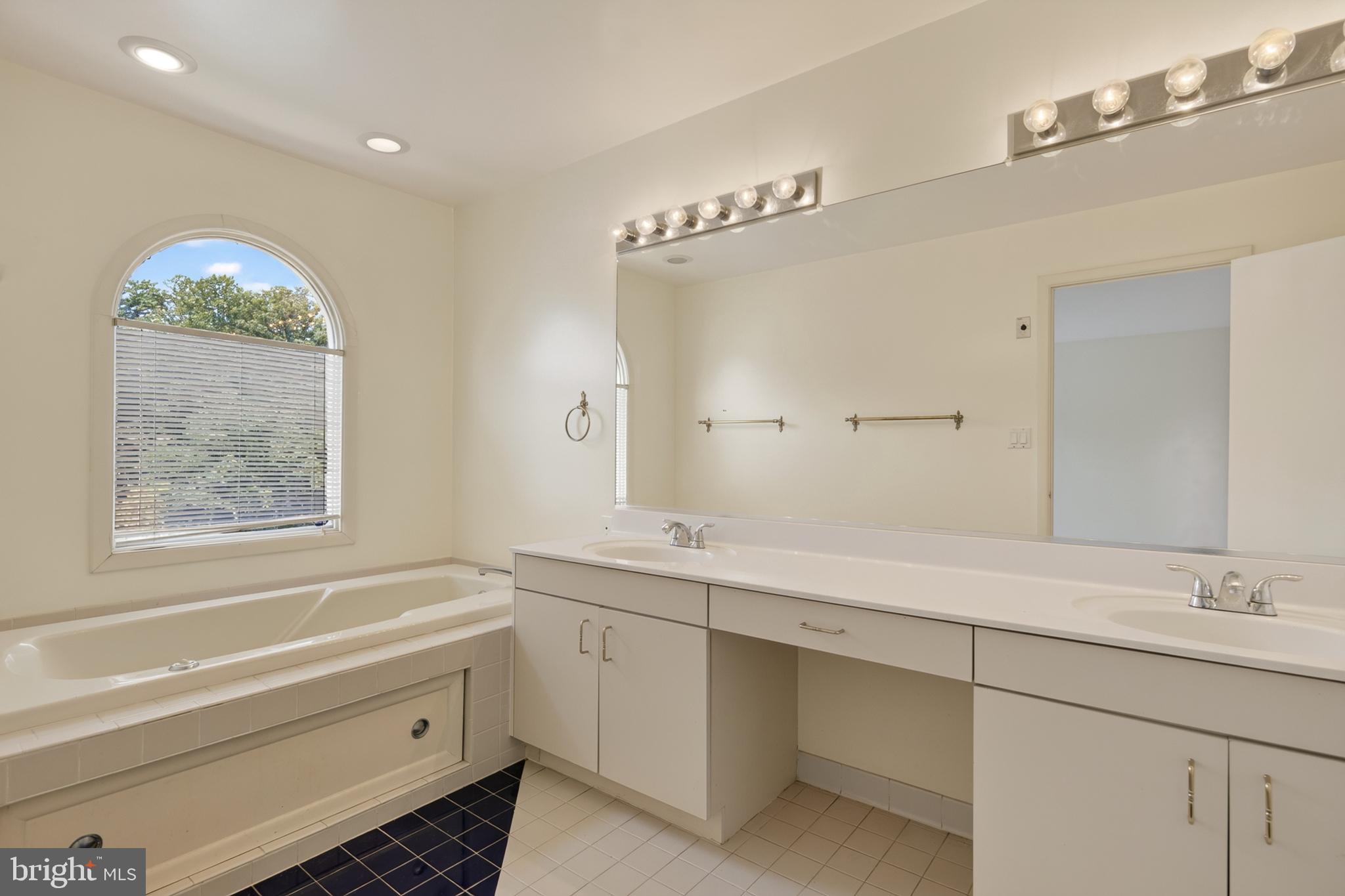 1987 Lakeport Way Reston, VA 20191 - Photo 26 of 56 Primary Bathroom