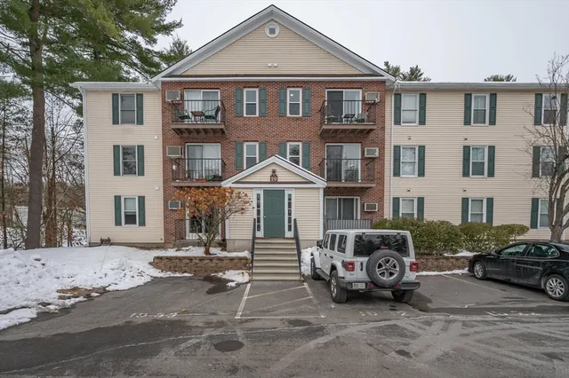 $2,300 | 19 Kimberly Drive, Unit 22, Merrimack, NH 03054